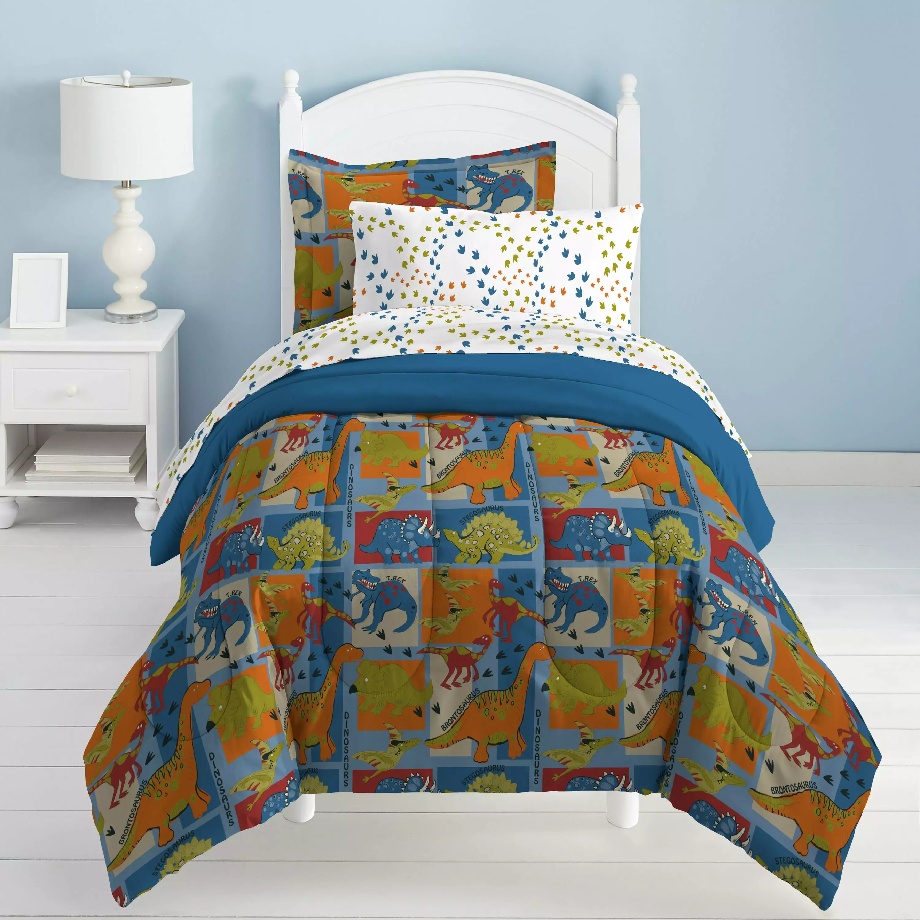 Dream Factory Dino Blocks Twin 5 Piece Comforter Set. Bed-in-a-Bag. Polyester. Blue. Male. Child