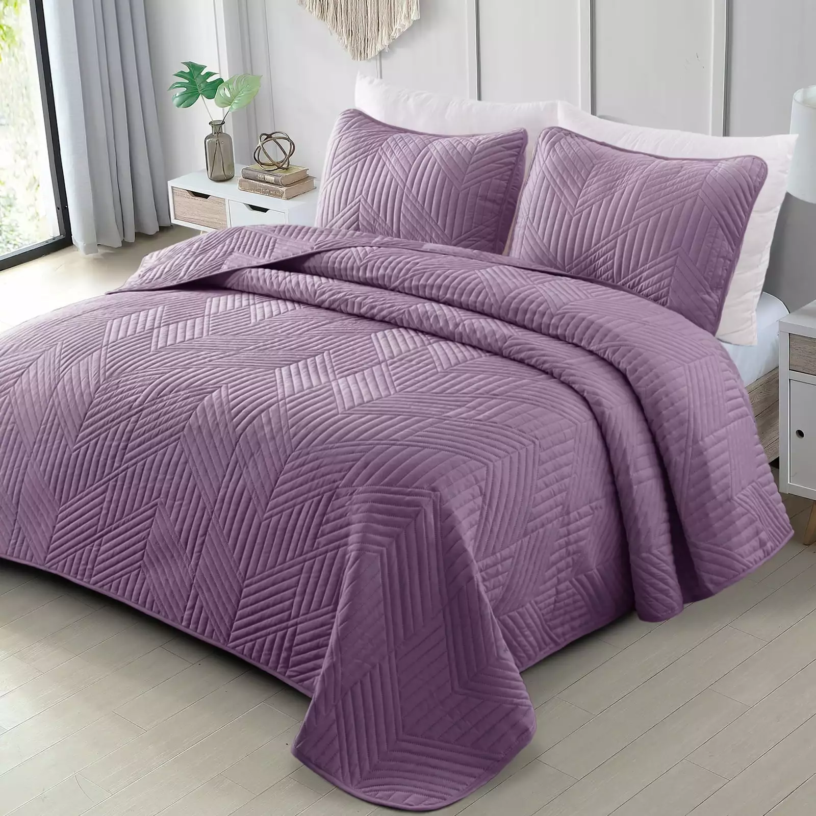 Exclusivo Mezcla Ultrasonic King Quilt Bedding Set. Lightweight Dusty Lavender Bedspreads Soft Modern Geometric Coverlet Set for All Seasons (1 Quilt and 2 Pillow Shams)