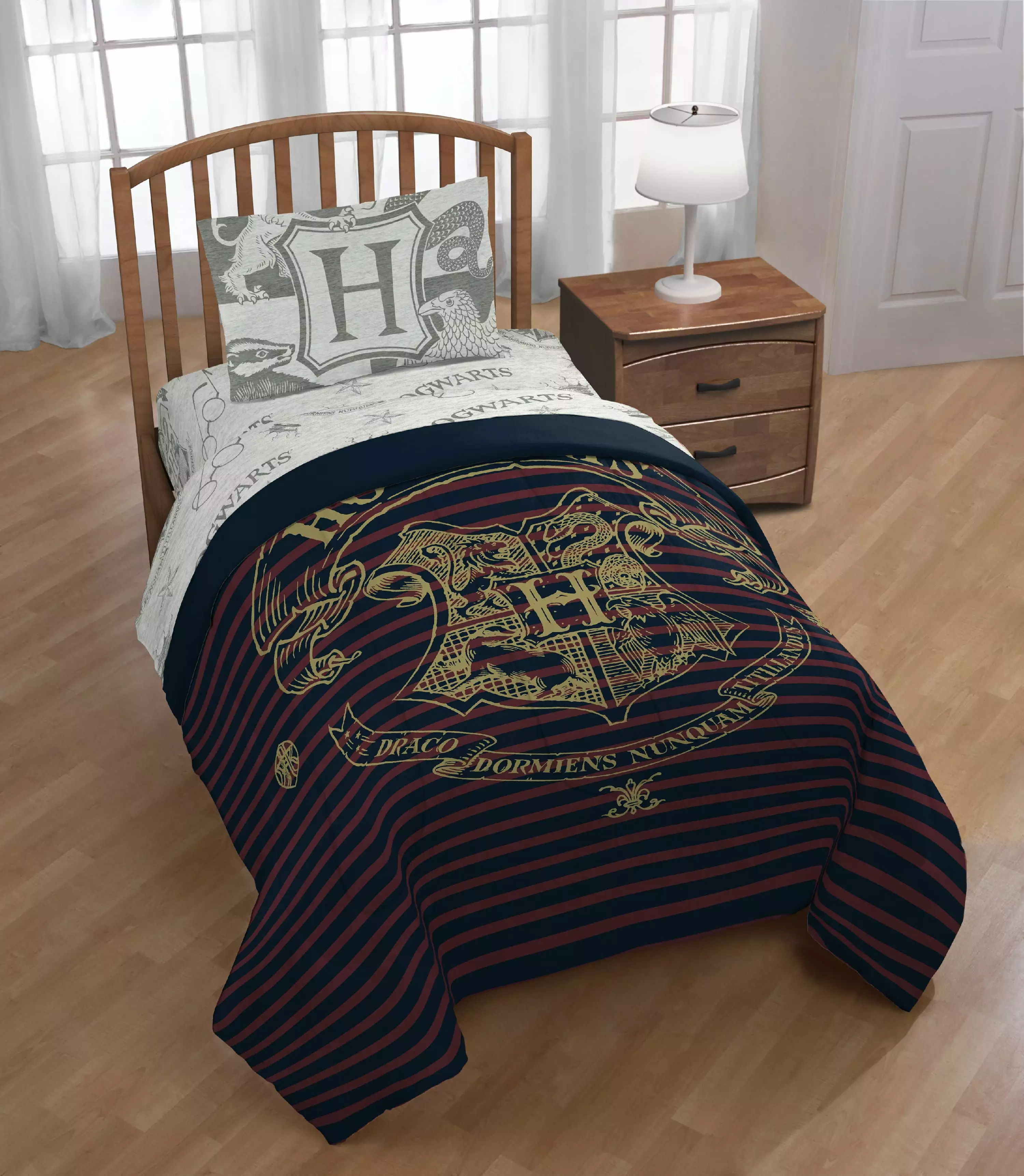 Harry Potter Printed 4 Piece Kids Twin Bed Set. 100% Microfiber. Multi-Color