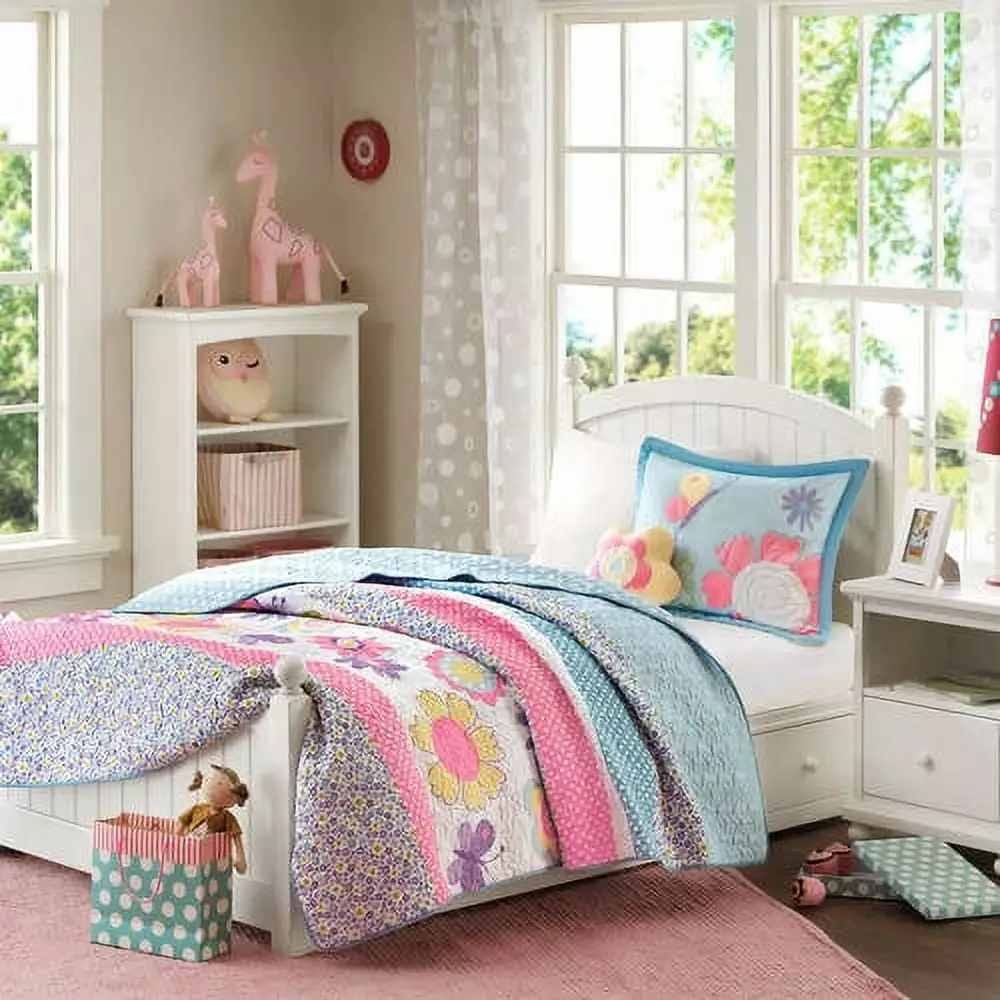 Home Essence Kids Reversible Flower Petal 4 Piece Pink Coverlet Set. Full/Queen