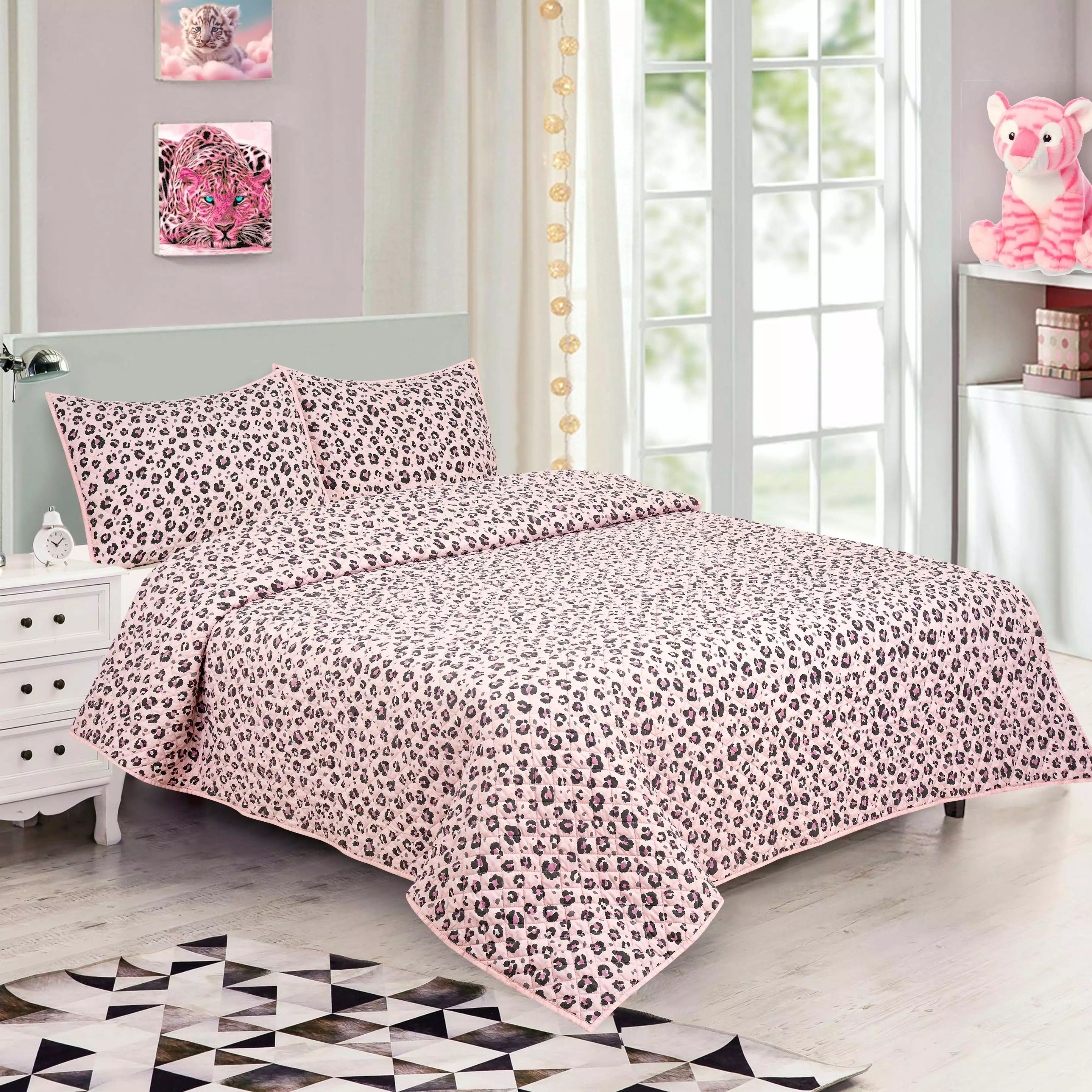 Kidz Mix Cheetah Girl Power Quilt Set. Twin