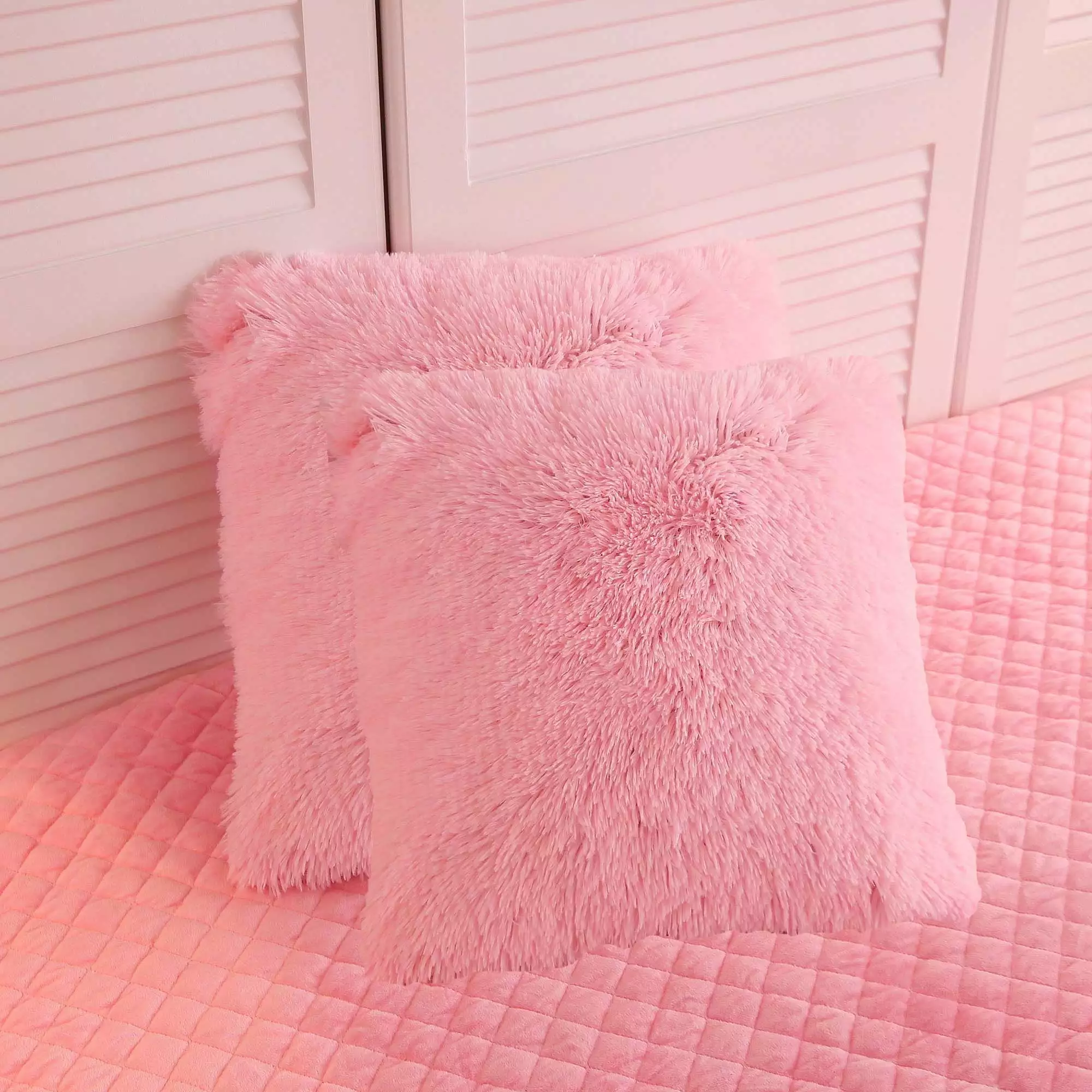 LIFEREVO Pink Cozy Faux Fur Throw Pillow Cover 18x 18 .Shaggy Plush Decorative Pillowcases for Sofa Couch Home Decor.Pack of 2