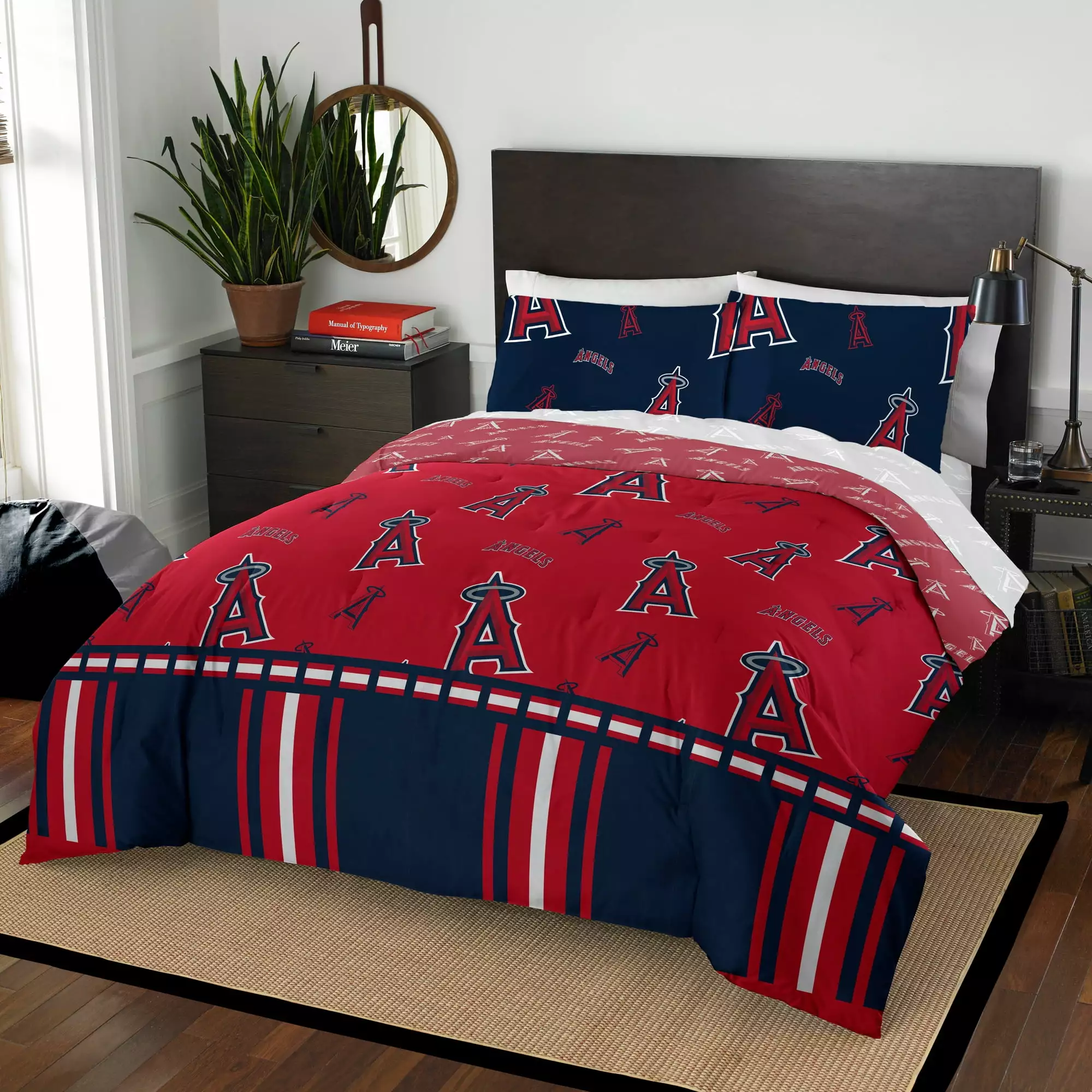 MLB Los Angeles Angels Bed in Bag Set. Full Size. Team Colors. 100% Polyester. 5 Piece Set