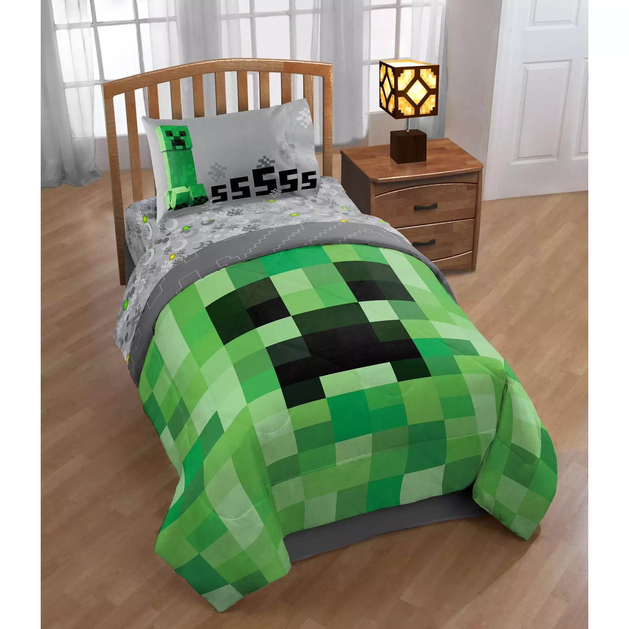 Minecraft Creeper 4 Piece Kids Twin Bed Set. 100% Microfiber. Green