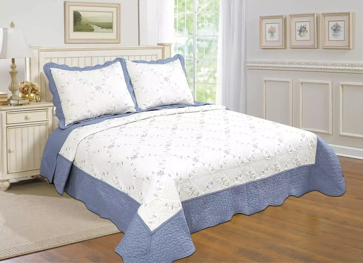 PREMIUS Reversible Quilt Set. Bordered Embroidered Floral. White-Blue. King