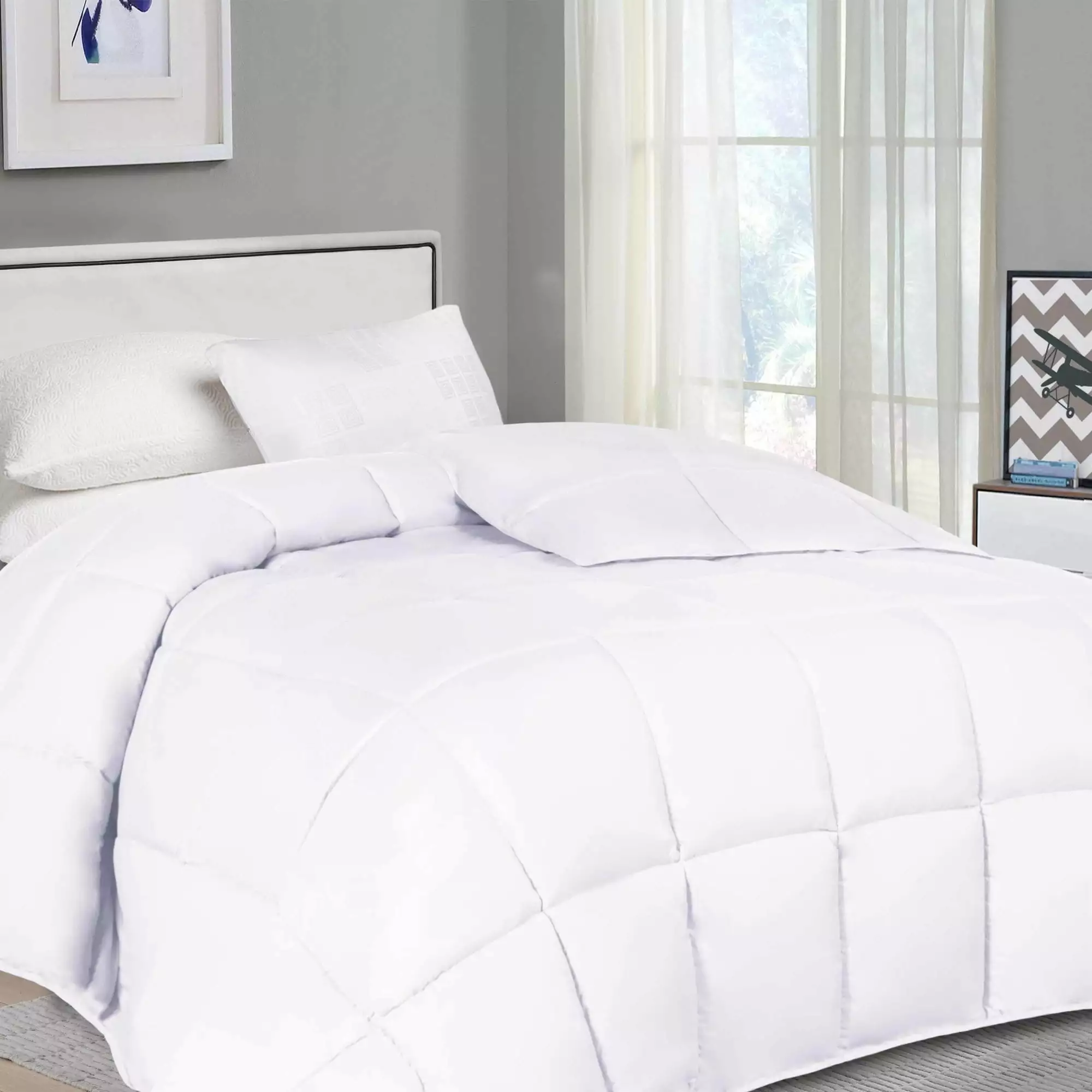 Superior Solid Comforter Down Alternative Bedding. King. White