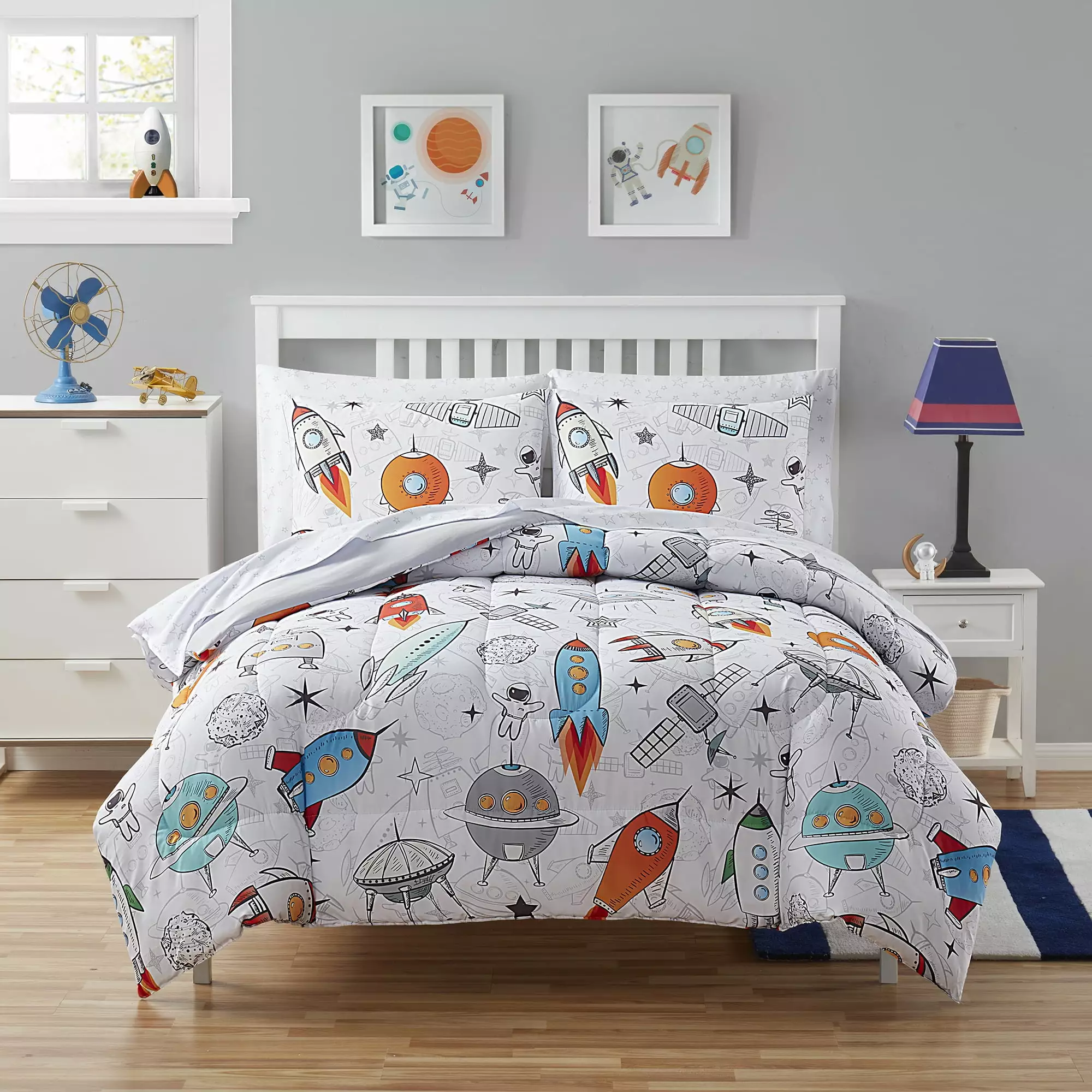 Sweet Home Collection Kids Floating in Space Bed in a Bag 5 Piece Comforter. Sham & Sheet Set