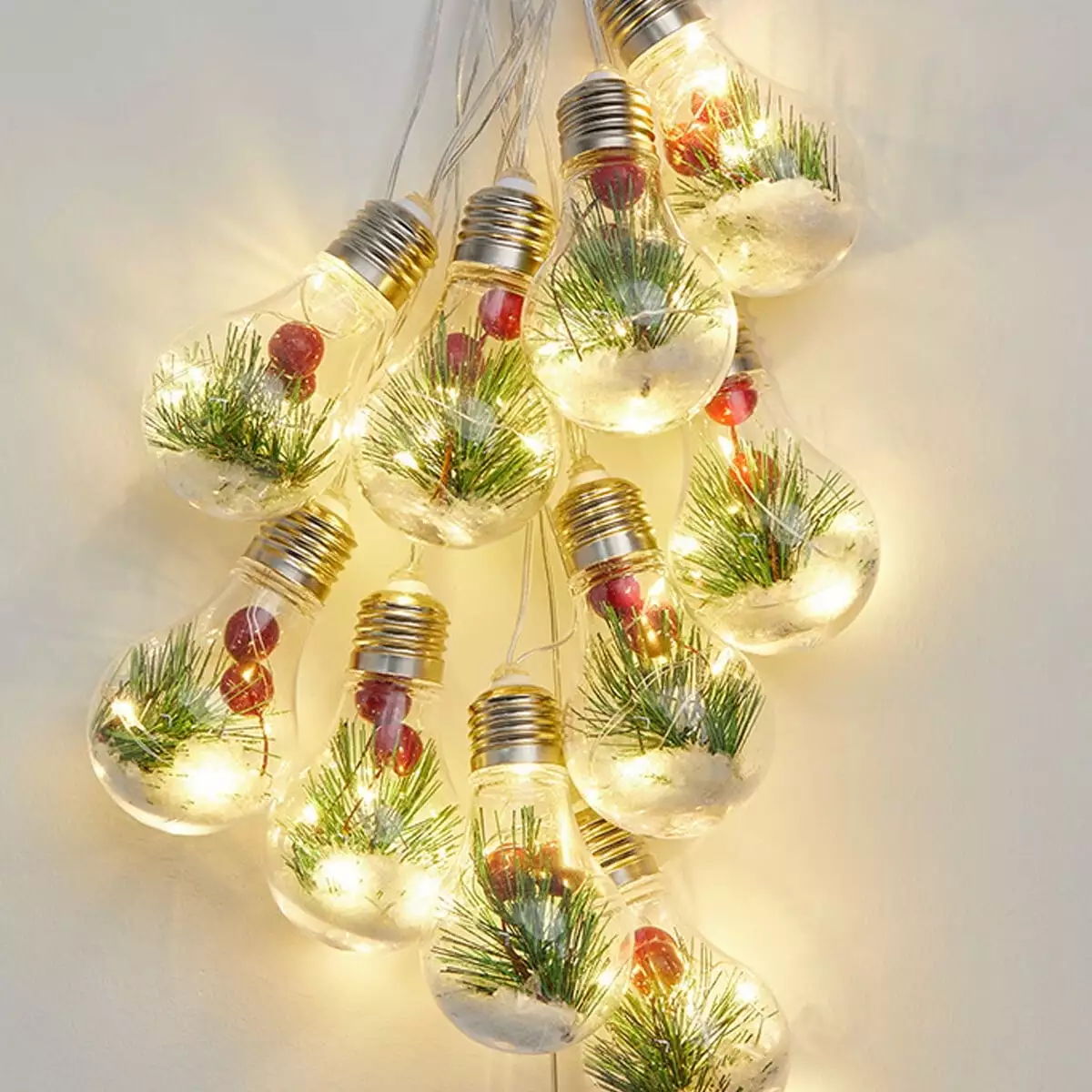 WILLED Christmas Snow Globe String Lights. 10 LED Bulb Fairy Lights with Green Pine Berry Snowflake. Battery Operated Hanging Xmas Tree Lights Indoor Outdoor for Home Garden Patio Wedding Party. 13FT