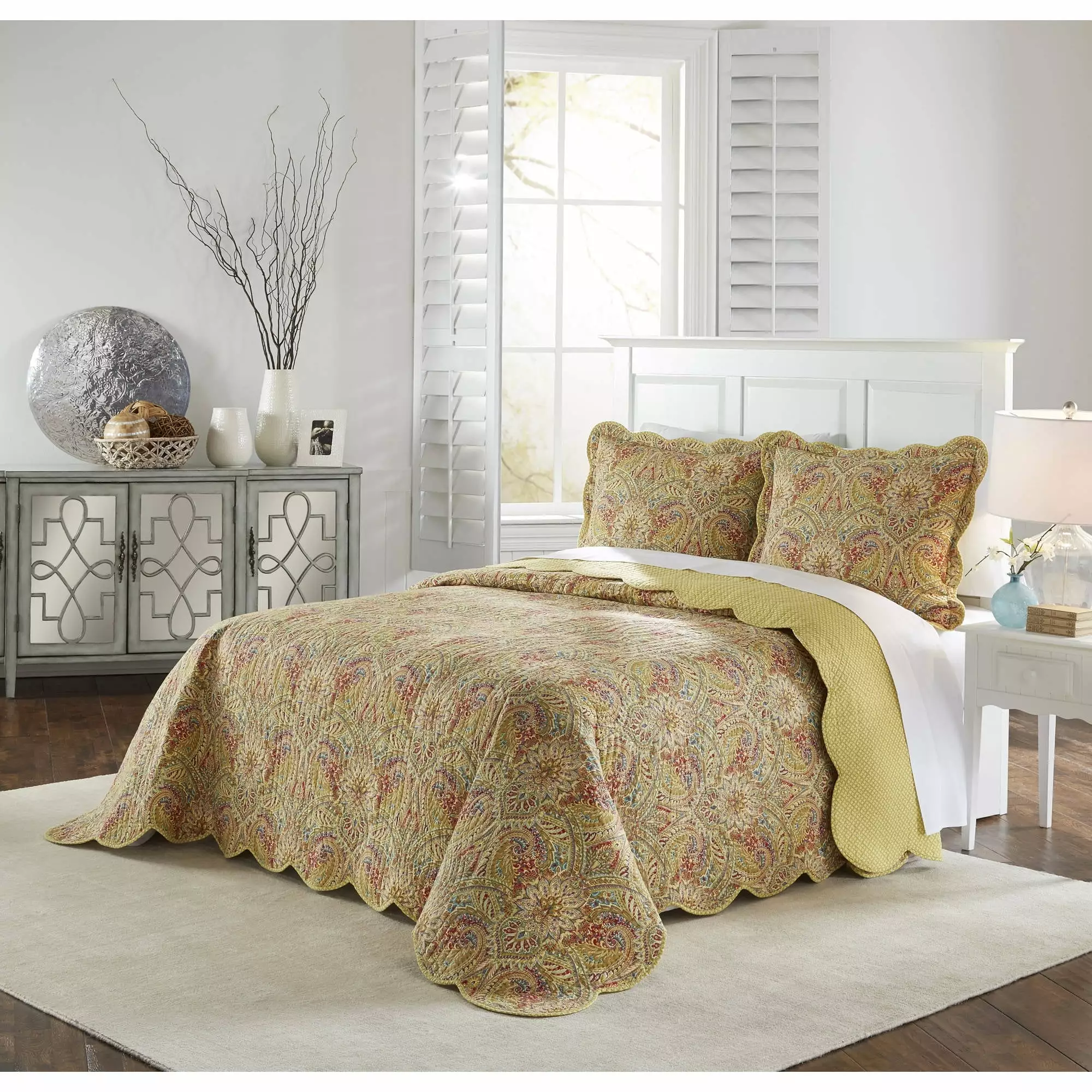 Waverly Reversible Bedspread. Queen. (3 Counts)