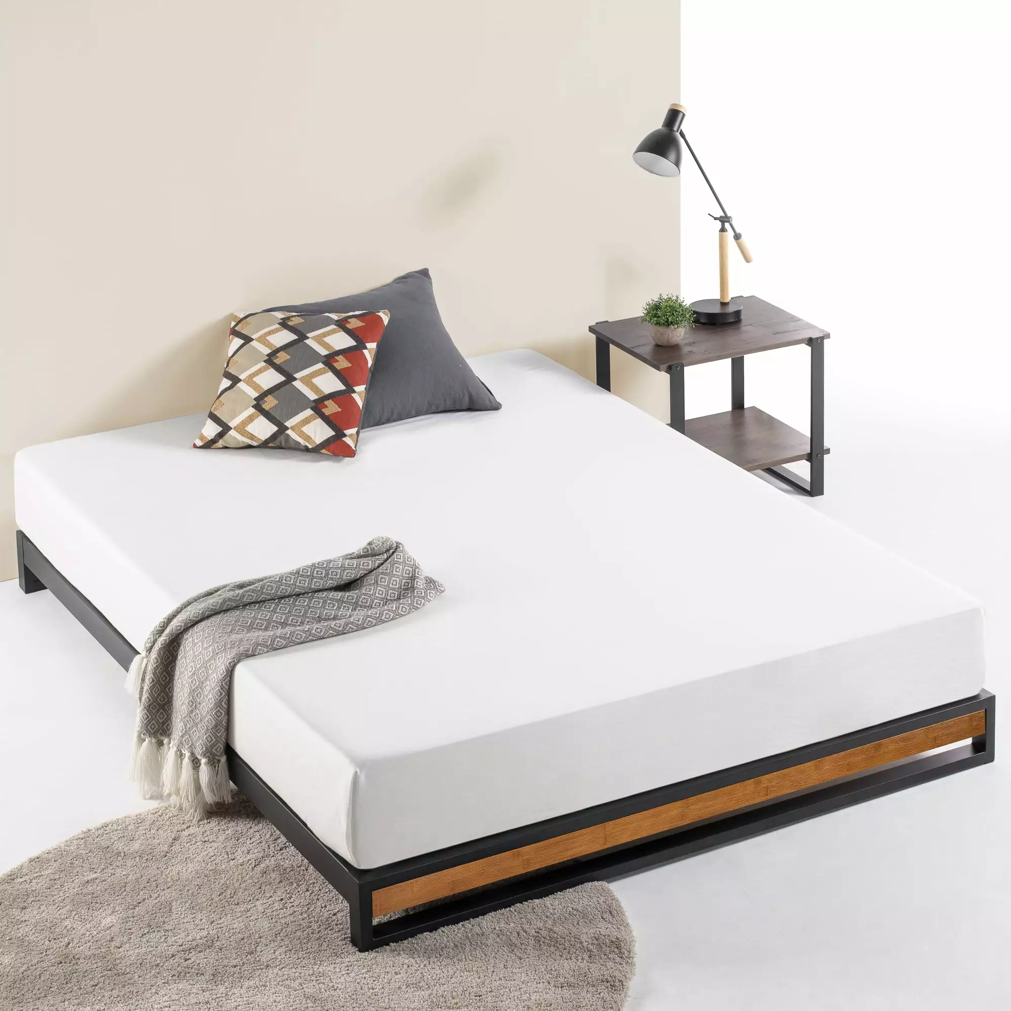 Zinus Good Design Winner Suzanne 6 Bamboo and Metal Platform Bed. Queen